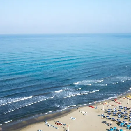 Appartmento Fronte Mare Con Garage Esclusivo Apartment Lido di Camaiore